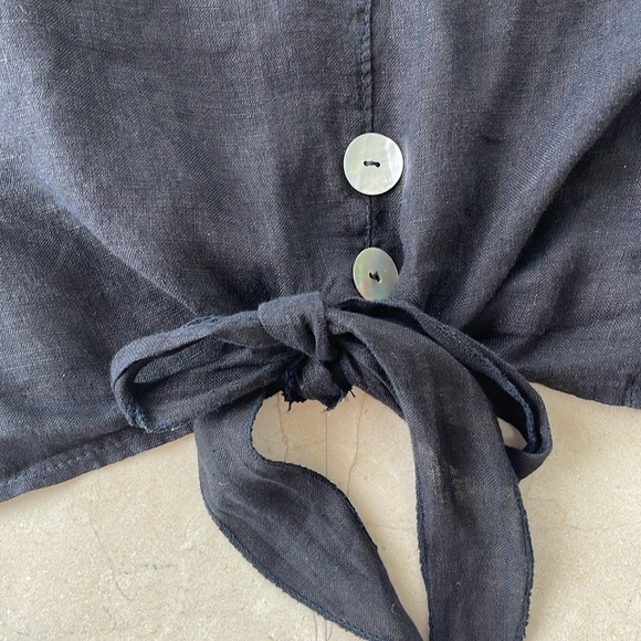 NEW BLACK LINEN TOP WITH ADJUSTABLE SLEEVES AND TIE - Picture 2 of 6